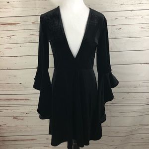 NWT Very J Plunge V- neck Witchy Bell Sleeve Dress